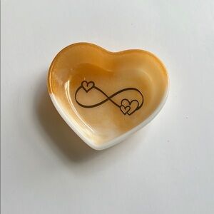 ❤️ Heart-Shaped Jewelry Dish - Tan and White